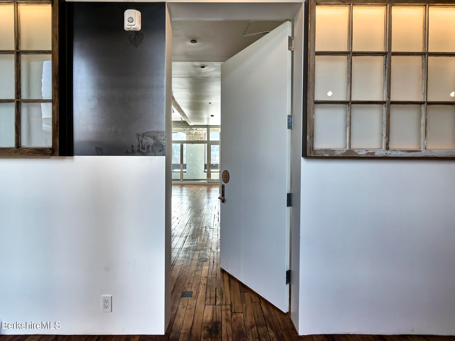 520 State Rd  #303 Photo 7