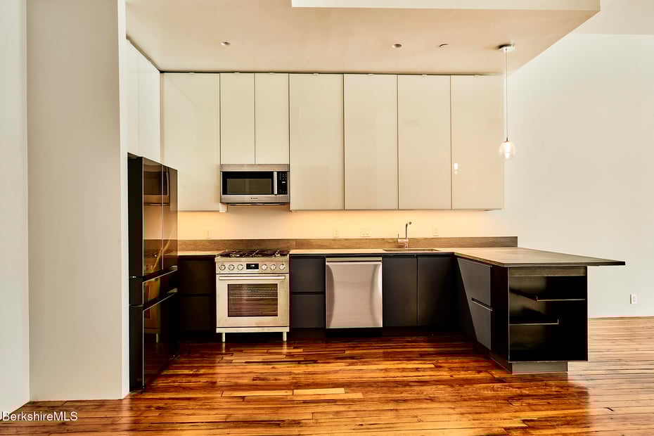 520 State Rd  #303 Photo 8