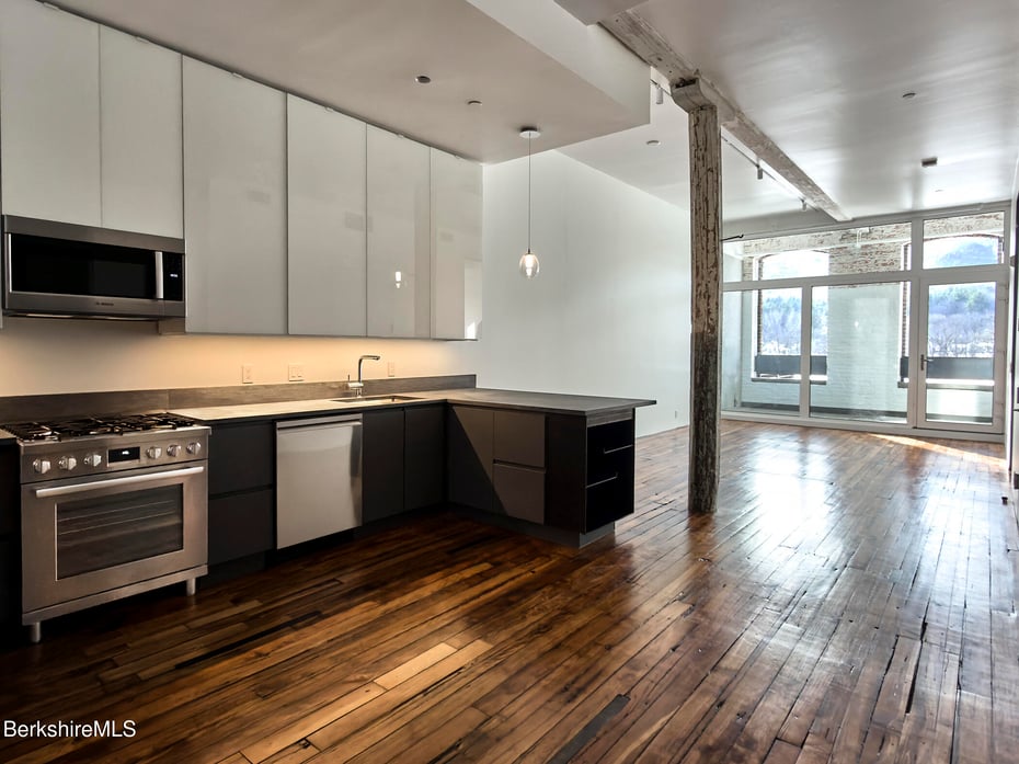 520 State Rd  #303 Photo 10