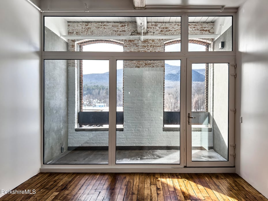 520 State Rd  #303 Photo 1