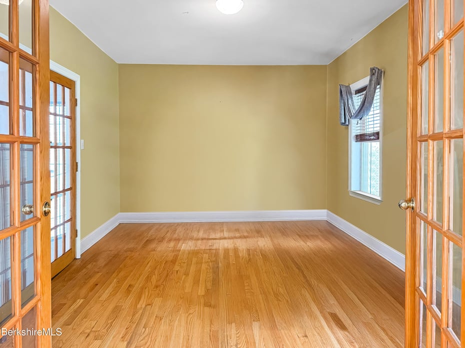432 Grange Hall Rd Photo 3