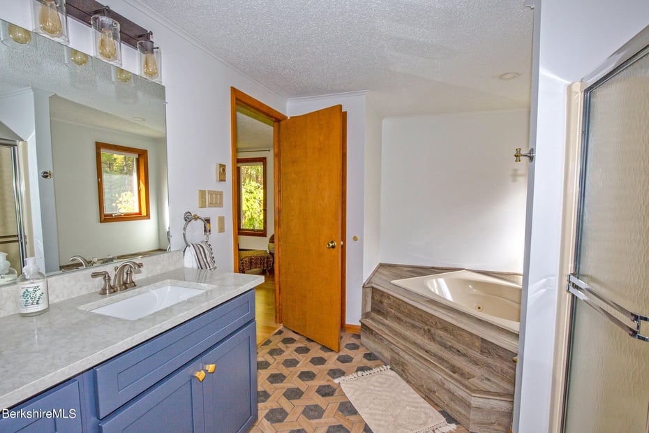 139 Tyringham Rd Photo 44