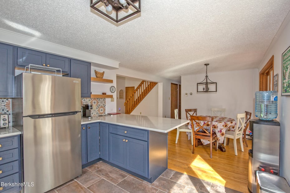 139 Tyringham Rd Photo 28