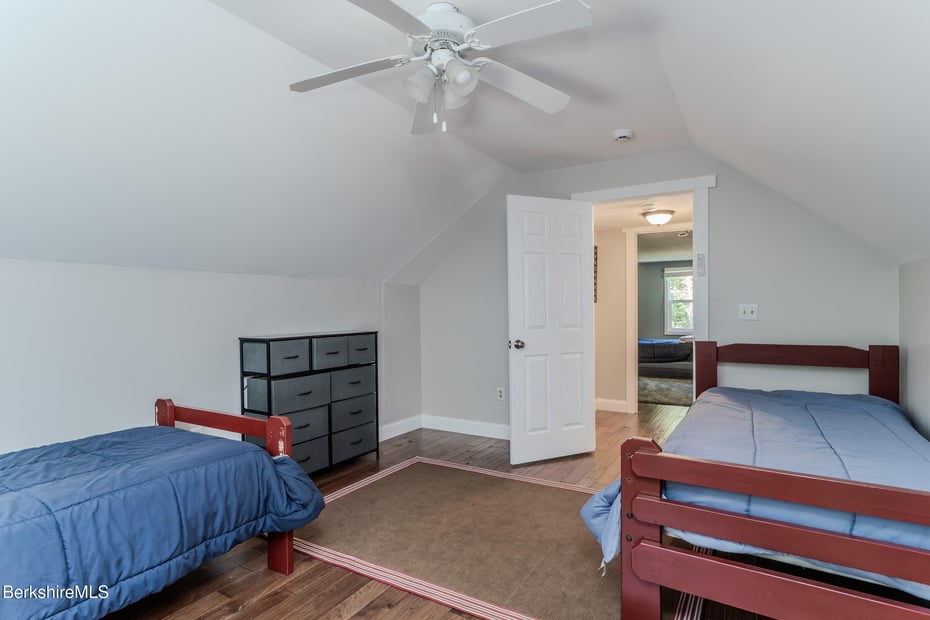 454 Pine Rd Photo 32