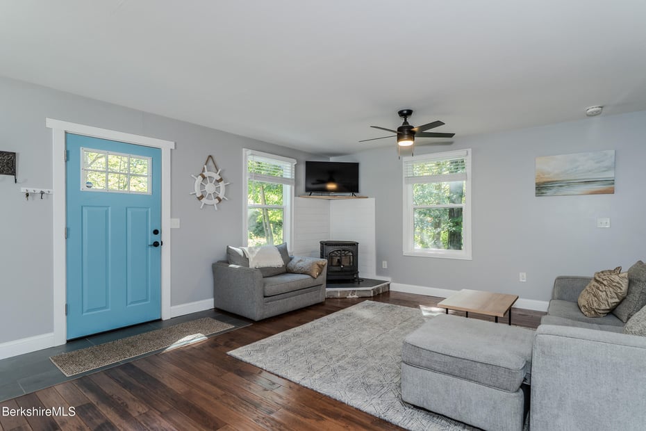 454 Pine Rd Photo 16