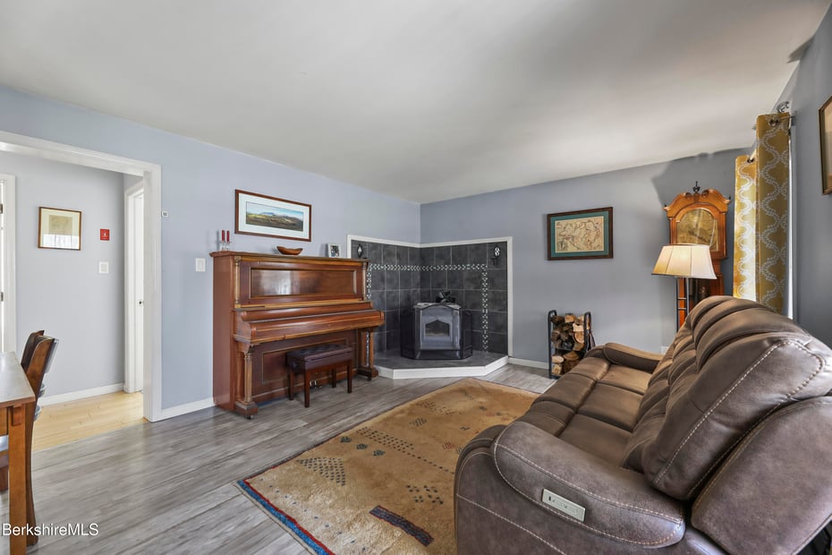 78 Mallery Rd Photo 6