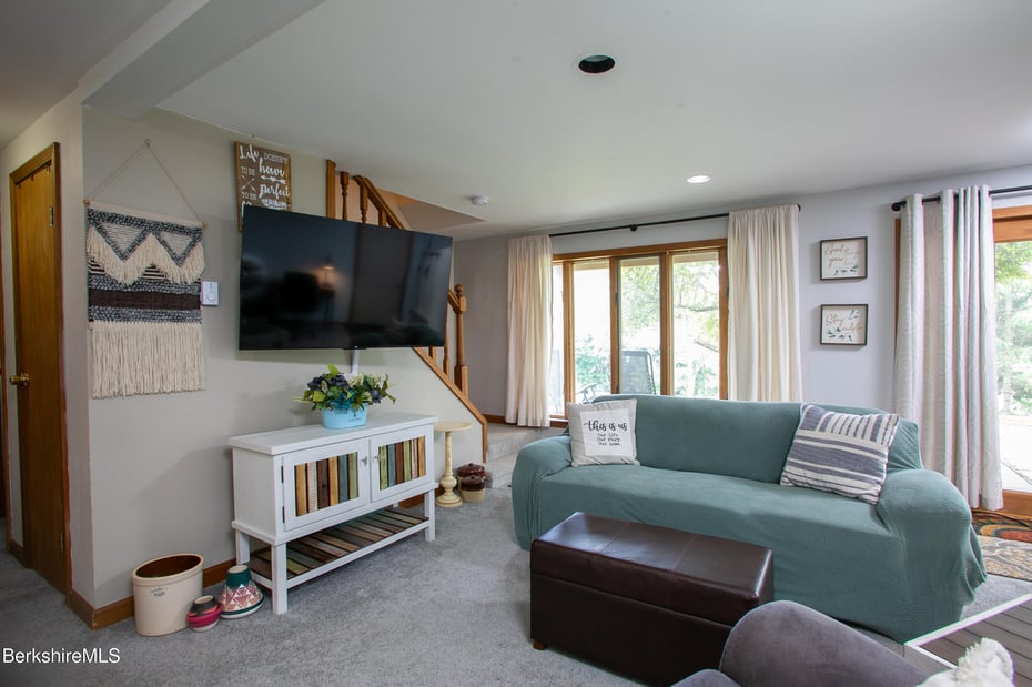 335 North St Photo 9