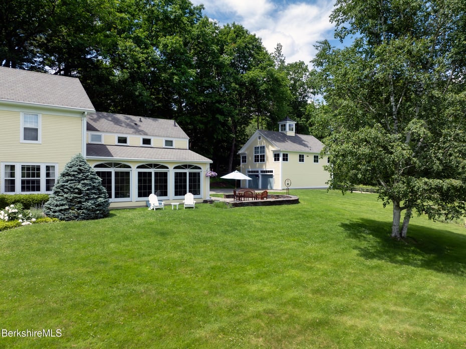 294 Bulkley St Photo 3
