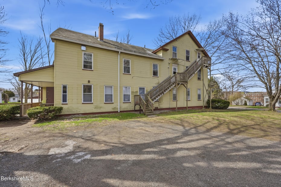 17 Adams St Photo 10