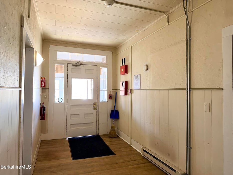 17 Adams St Photo 14