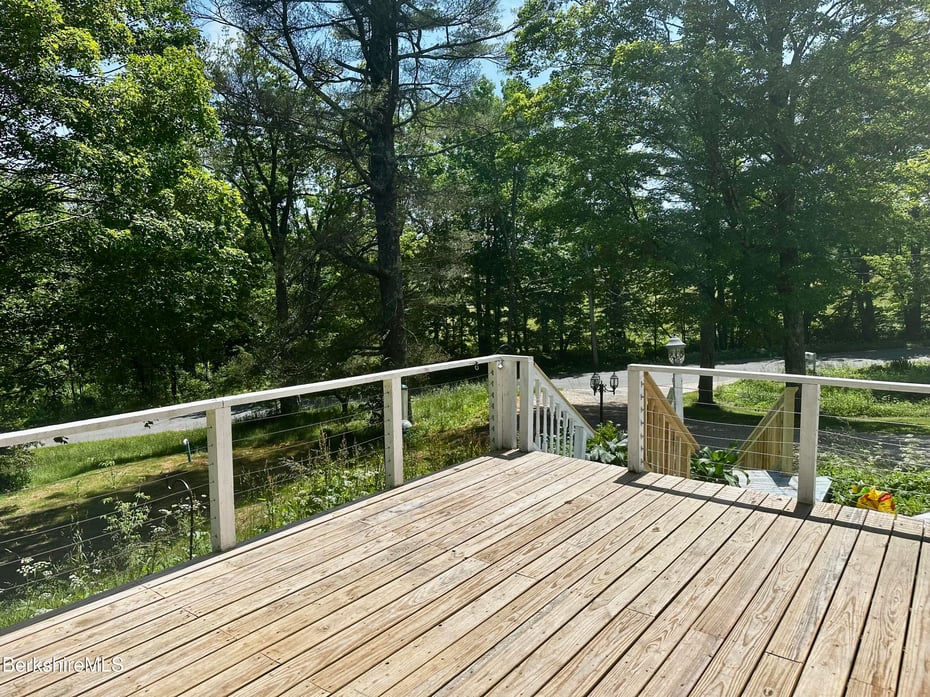 1689 East Windsor Rd Photo 13