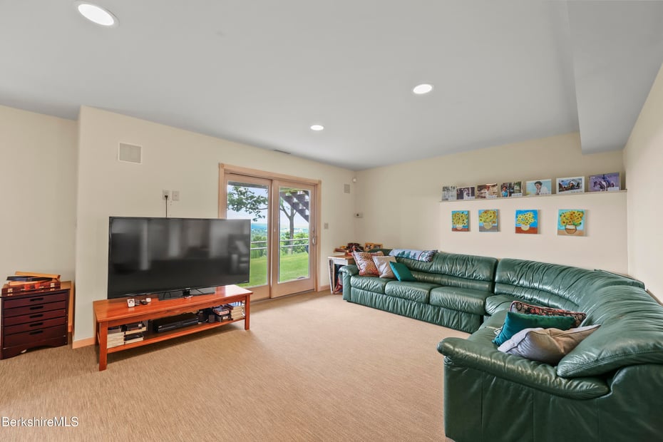 34 Millard Rd Photo 33