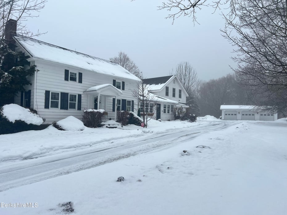 576 North St Photo 2