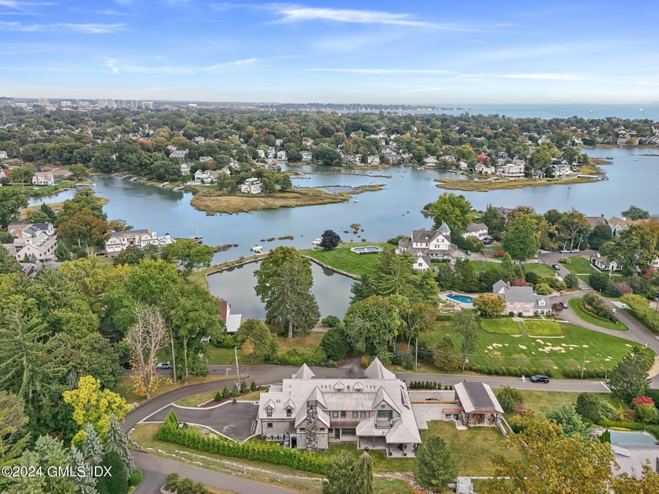 30 Willowmere Avenue Photo 6