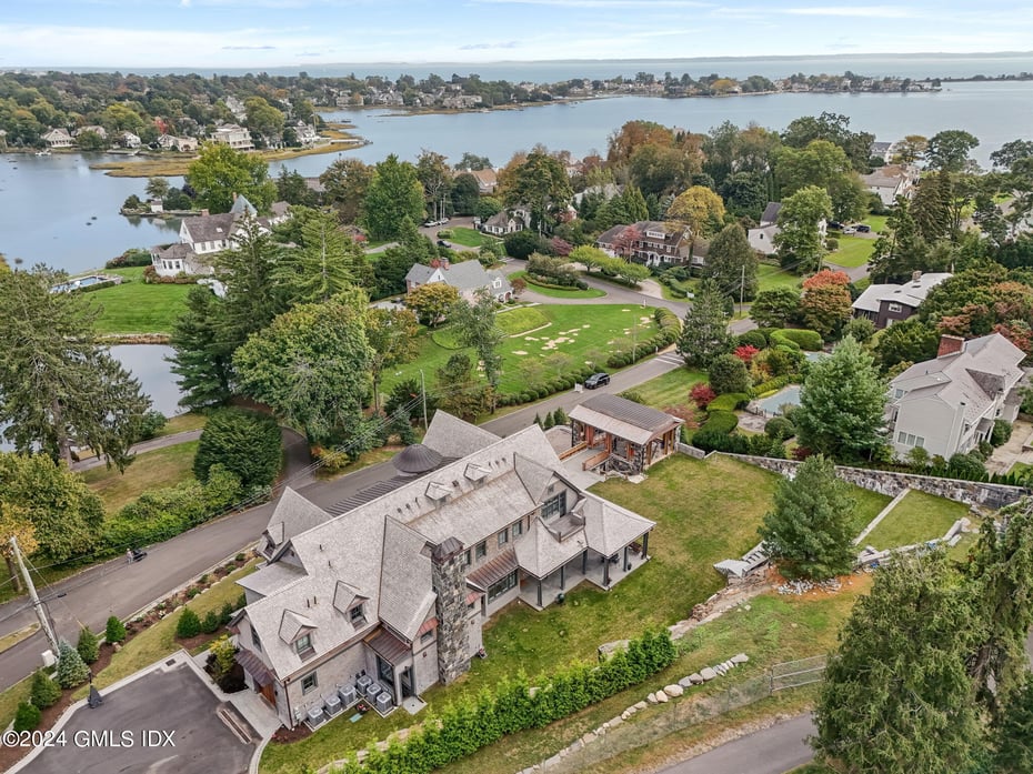 30 Willowmere Avenue Photo 5