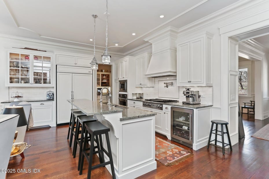 523 E Putnam Avenue B Photo 14