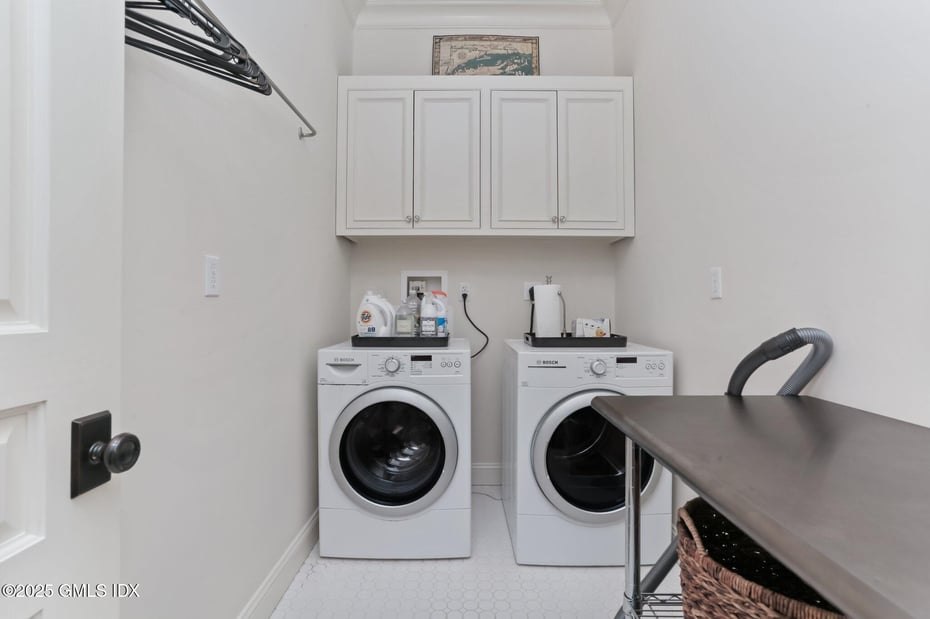 523 E Putnam Avenue B Photo 30