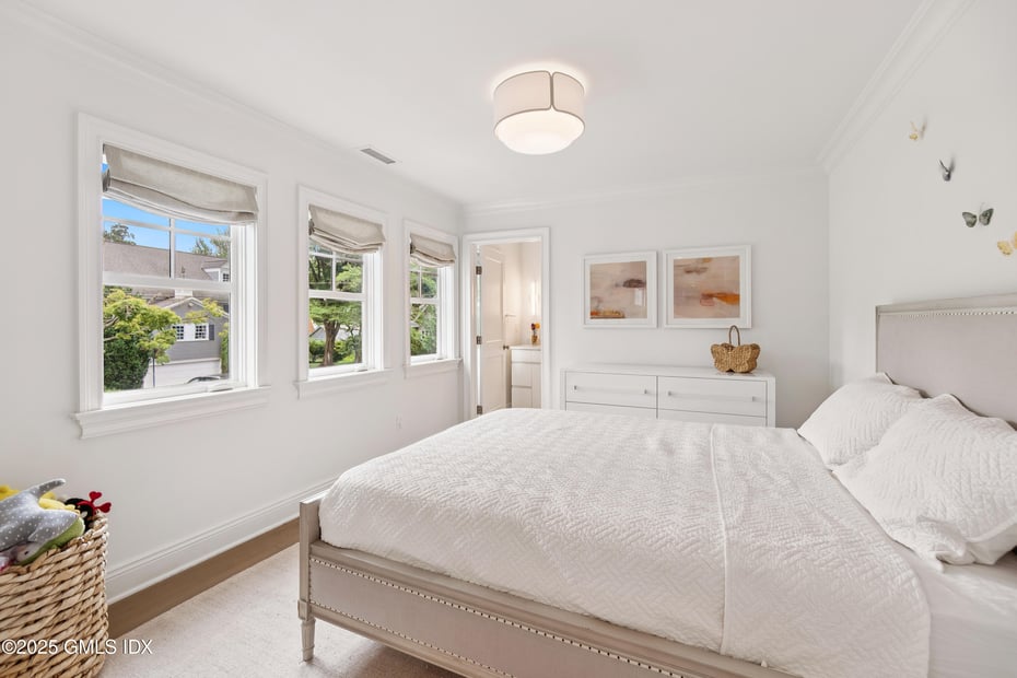 18 Grant Avenue Photo 14