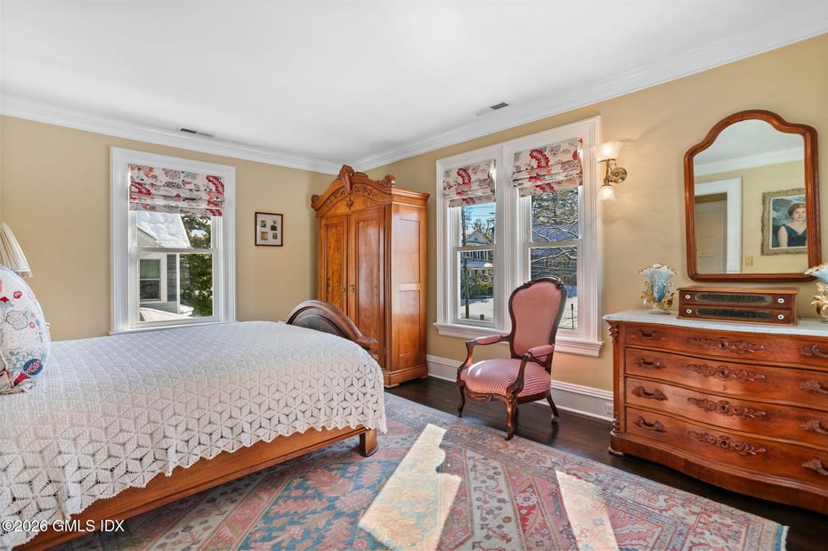 2 Forest Avenue Photo 32