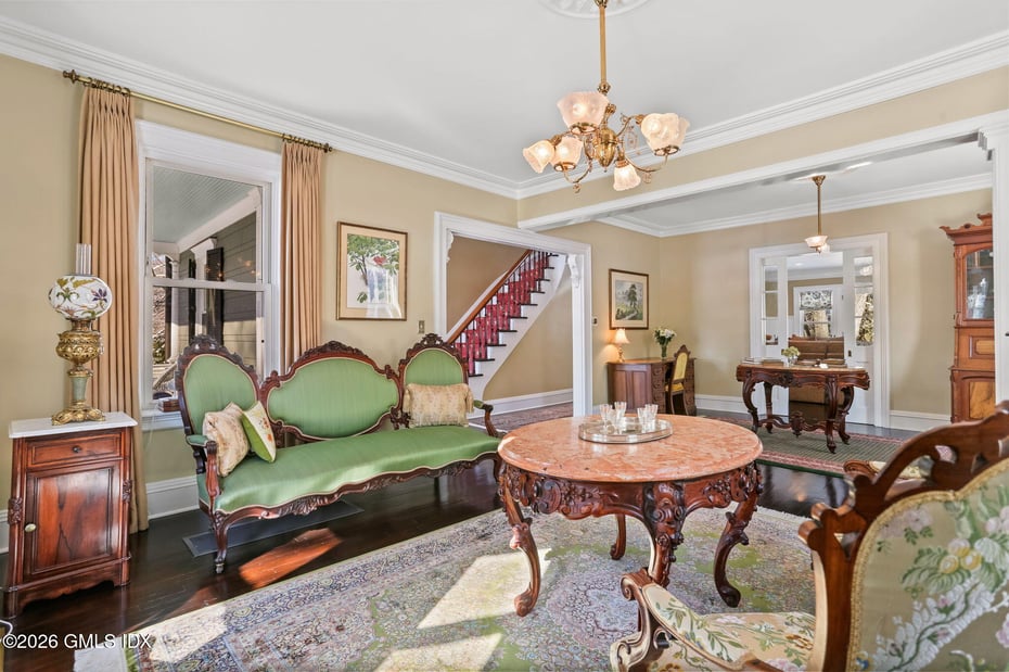 2 Forest Avenue Photo 10