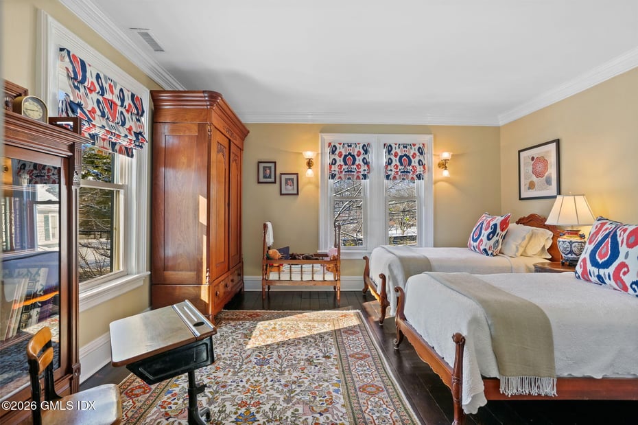 2 Forest Avenue Photo 30