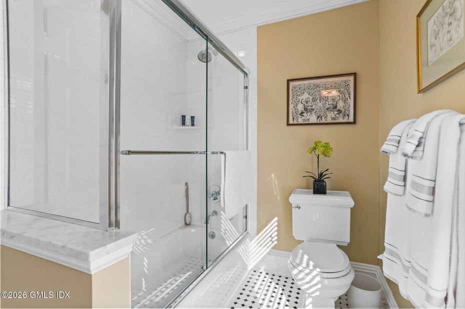 2 Forest Avenue Photo 35