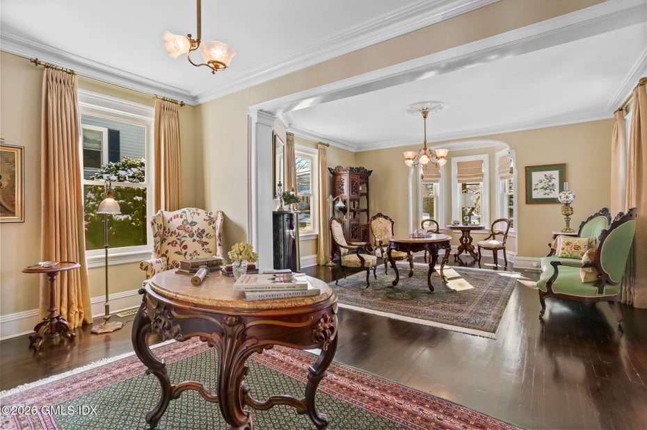 2 Forest Avenue Photo 11