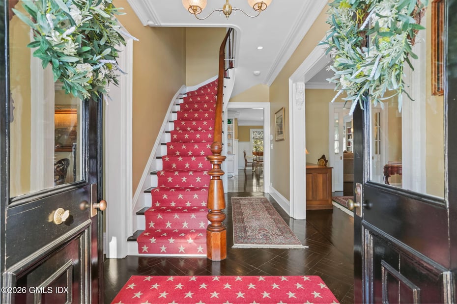 2 Forest Avenue Photo 6