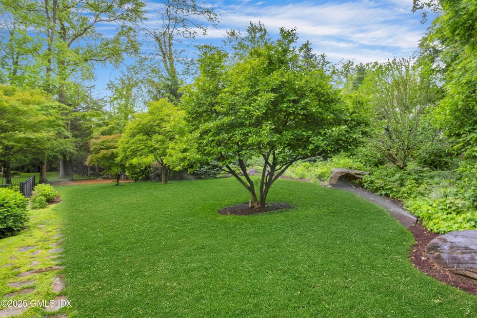 86 Winthrop Drive Photo 2