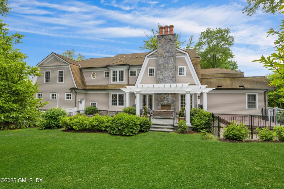 86 Winthrop Drive Photo 3