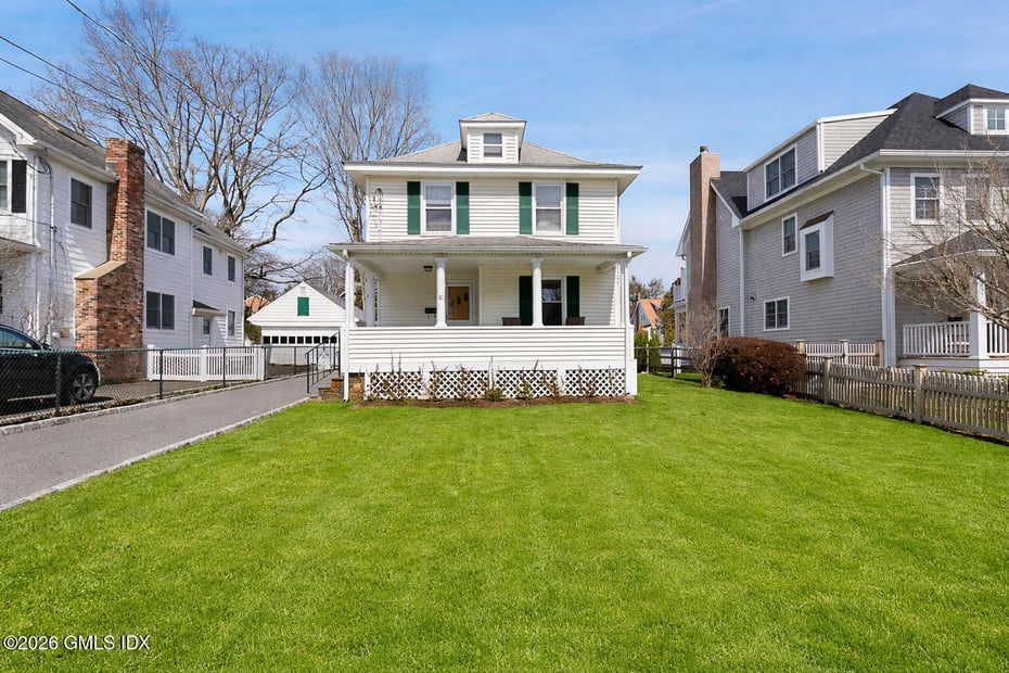 16 Kent Place Photo 1