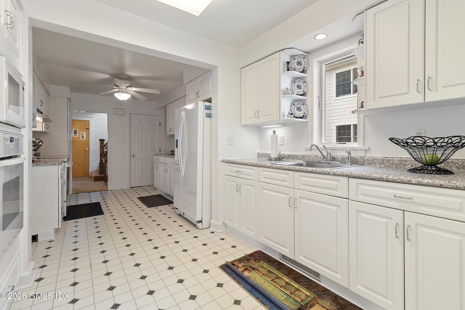 16 Kent Place Photo 13