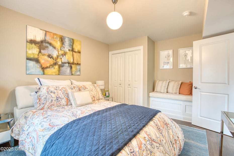 24 Harold Street E Photo 11