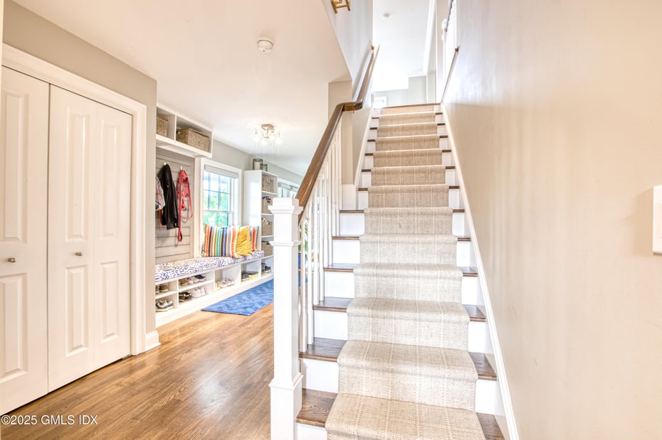 24 Harold Street E Photo 5