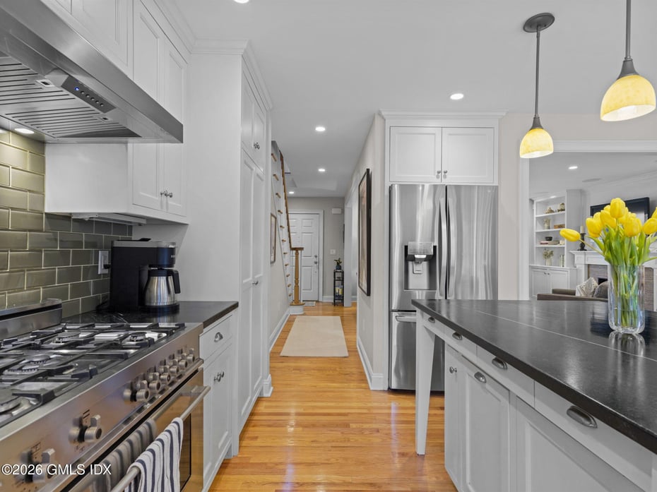 14 Pond Place Photo 13