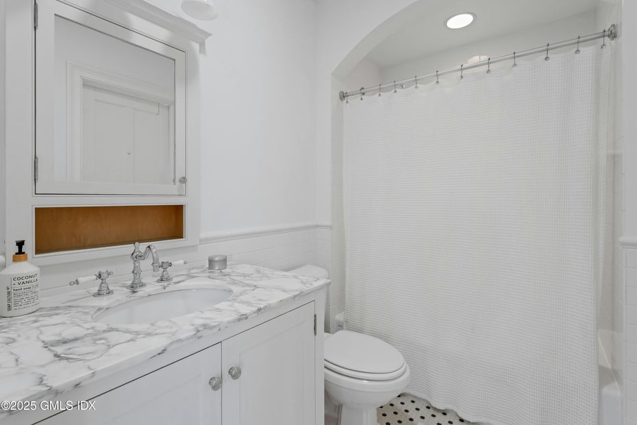 200 Shore Road Photo 31