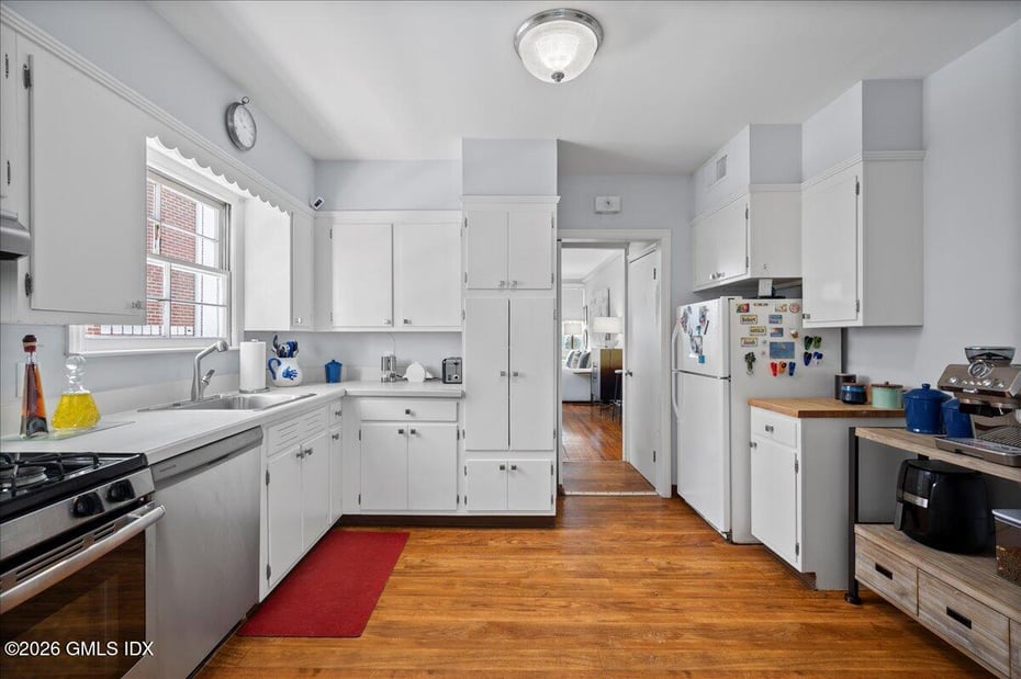 84-86 E Putnam Avenue Photo 21