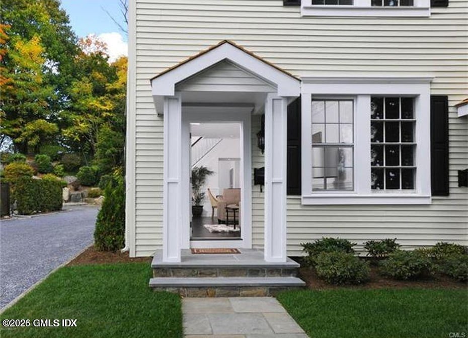 84-86 E Putnam Avenue Photo 5