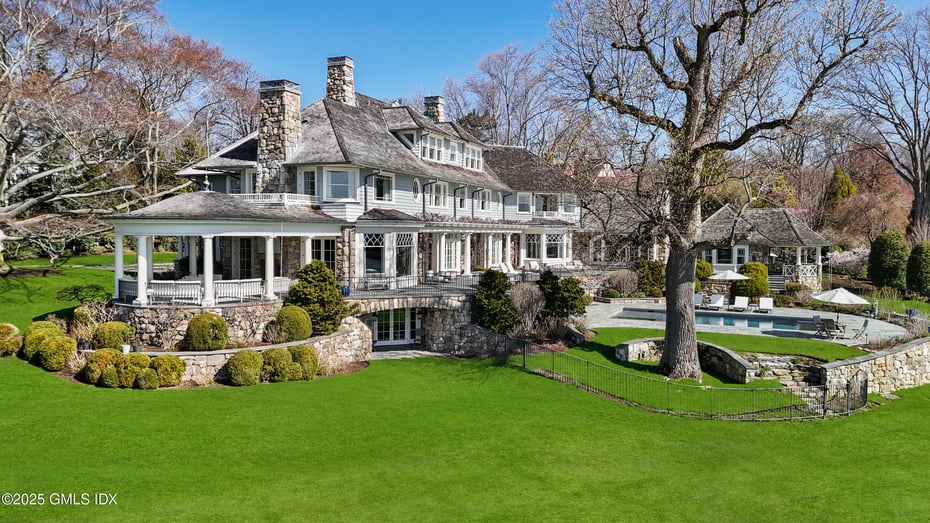 579 Indian Field Road Photo 2