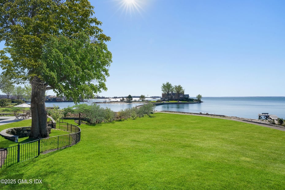 579 Indian Field Road Photo 3