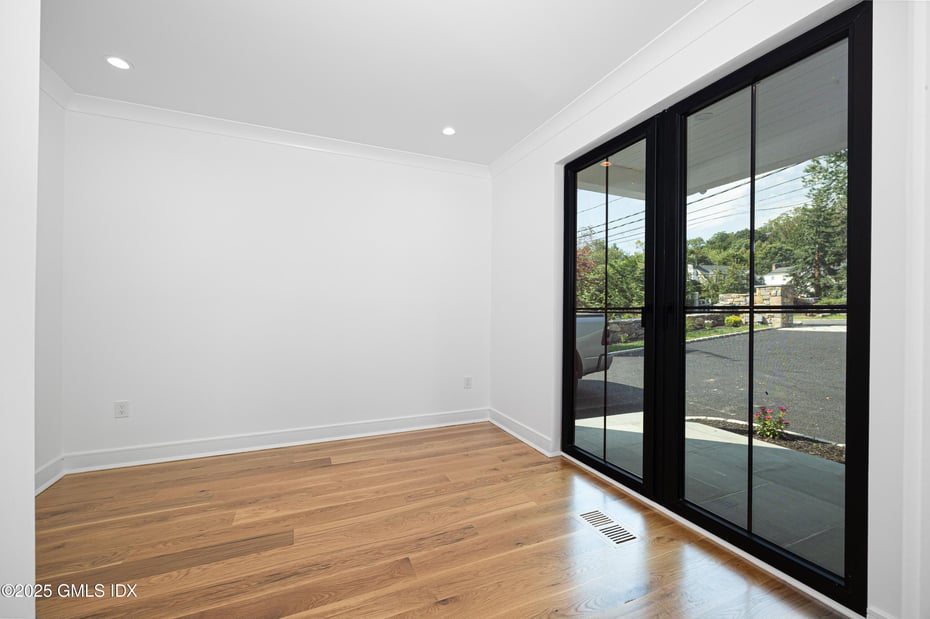 20 Sound Beach Avenue Photo 11