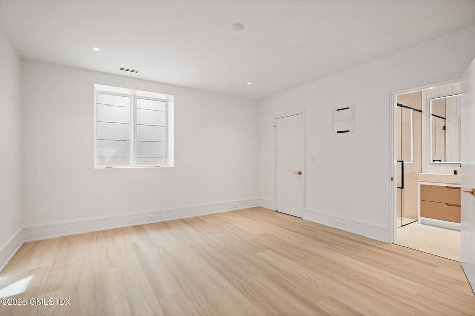 25 Dialstone Lane Photo 37