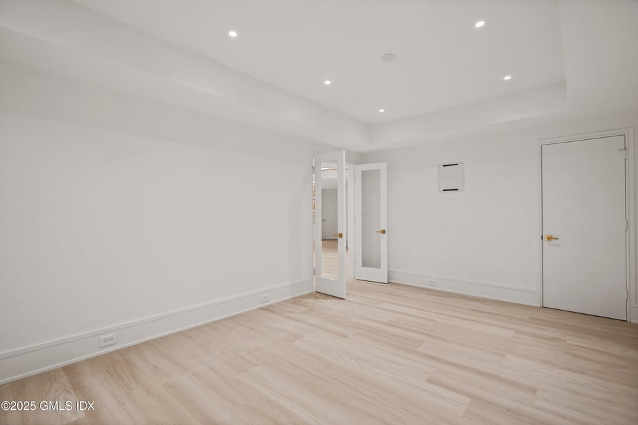 25 Dialstone Lane Photo 35