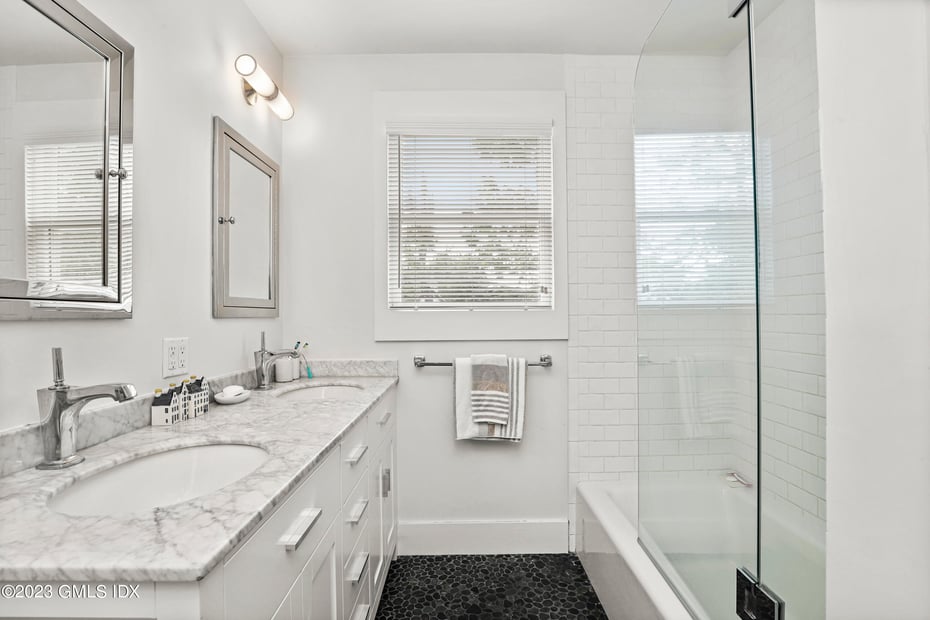 22 Northway Photo 24