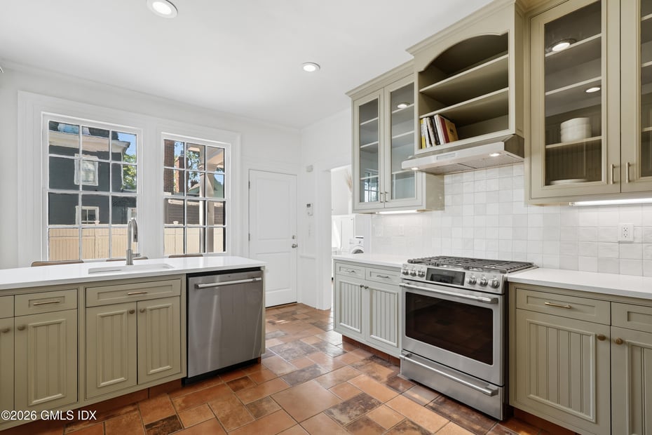 33 Mead Avenue Photo 10