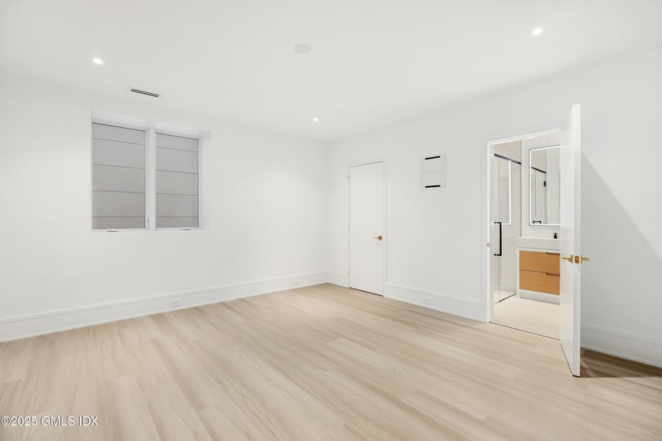 25 Dialstone Lane Photo 29