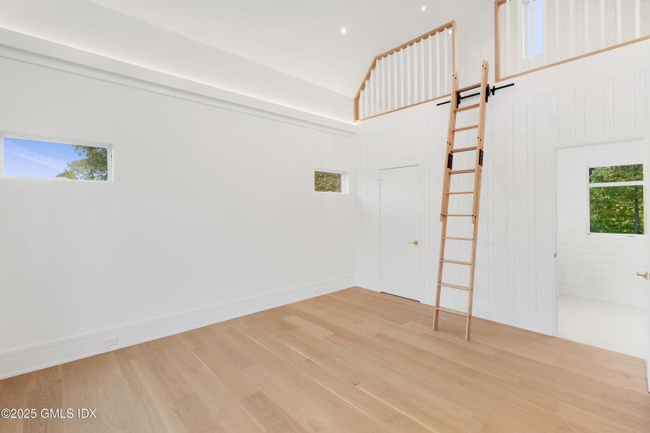 25 Dialstone Lane Photo 18