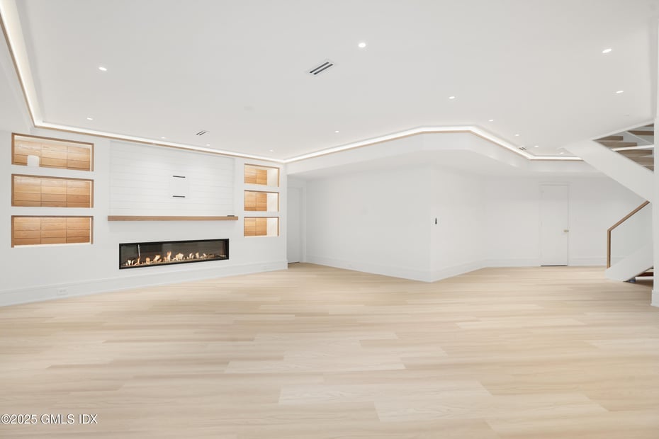 25 Dialstone Lane Photo 25