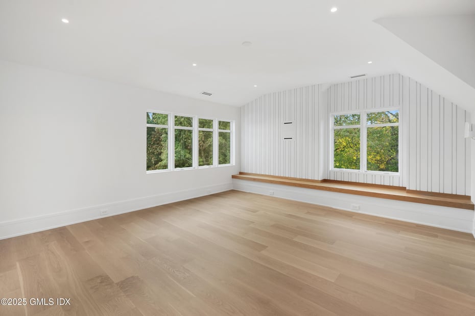 25 Dialstone Lane Photo 21