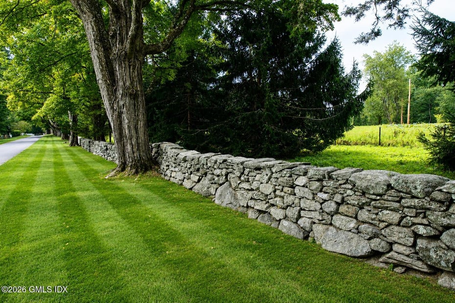 10 Cliffdale Road Photo 4
